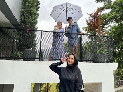 5 Etika Jenguk Bayi di Masa Pandemi, Felicya Angelista Beri Jarak Bayinya dengan Tamu