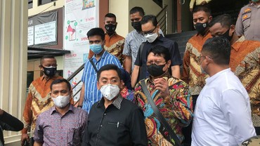 Haji Faisal Somasi Pihak yang Fitnah Fuji sebagai 'Pelakor', Siapa?