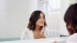 Benarkah Perawatan Slugging Bikin Kulit Lebih Glowing? Ini Kata Pakar