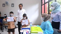 <p>Presiden Jokowi mengapresiasi dimulainya vaksinasi COVID-19 bagi anak usia 6-11 tahun. Jokowi berharap vaksinasi tersebut tidak hanya diadakan di Jakarta, tetapi juga di provinsi lain. (Foto: Biro Pers Sekretariat Presiden)</p>