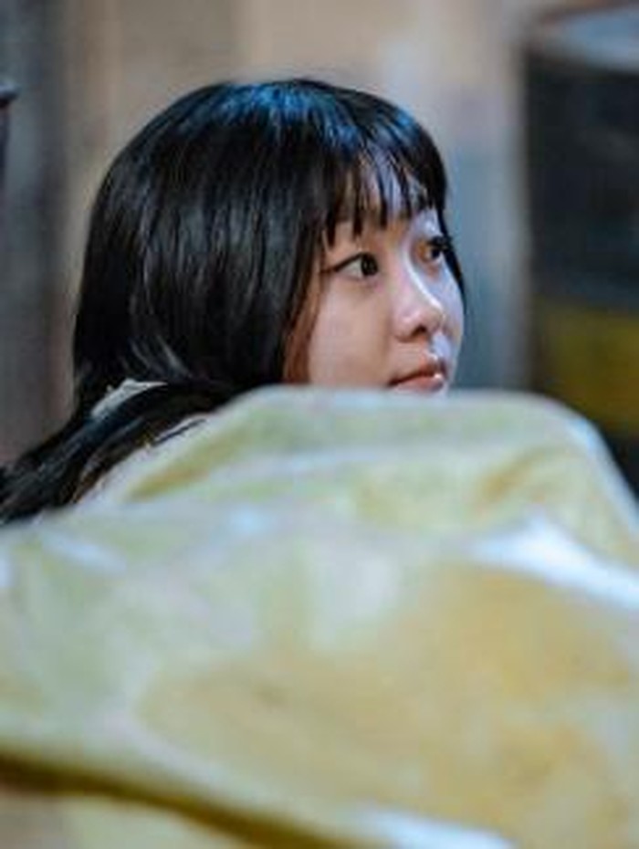 Ketika kuliah, ia mendalami ilmu akting dan film. Sementara, karier akting Kim Da Mi dimulai ketika ia debut lewat film indie berjudul A Project of the Same Name pada tahun 2017 lalu./ foto: instagram.com/d_a___m_i