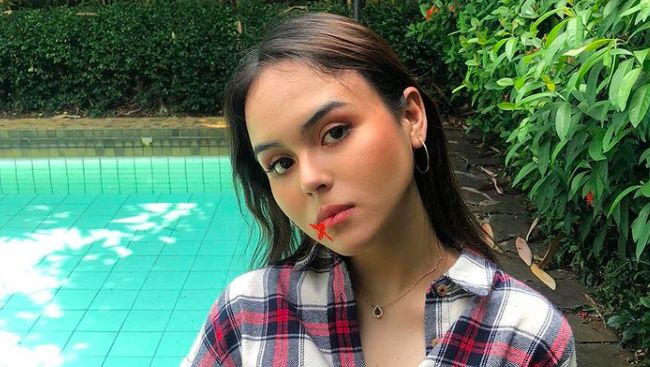 Selebritas dan sejumlah selebgram Indonesia berduka mengetahui selebgram Laura Anna atau Lora meninggal dunia pada Rabu (15/12).