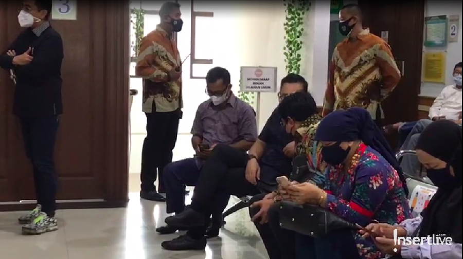 M Faisal ayah Bibi Ayah dan Ibu Bibi Andriansyah datang ke sidang hak asuh Gala dikawal bodyguard