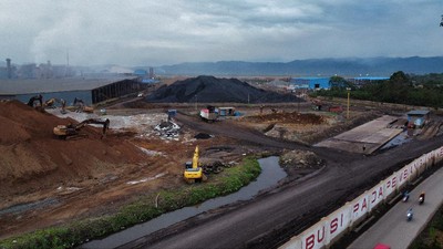 img-title Stok Terbatas, Menteri Bahlil Bakal Batasi Pembangunan Smelter Nikel