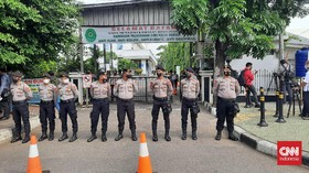 Pasukan TNI-Polri Siaga Berlapis di Arena Sidang Munarman