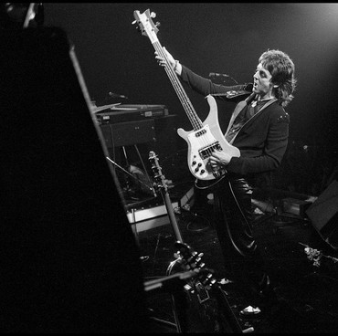 Bass Paul McCartney Pecahkan Rekor Lelang Termahal di Dunia