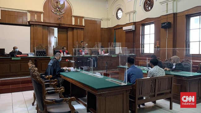 Dua polisi terdakwa pelaku kekerasan terhadap jurnalis Tempo dalam pleidoinya mengklaim melakukan tugas dan fungsi Polri untuk melindungi dan mengayomi.