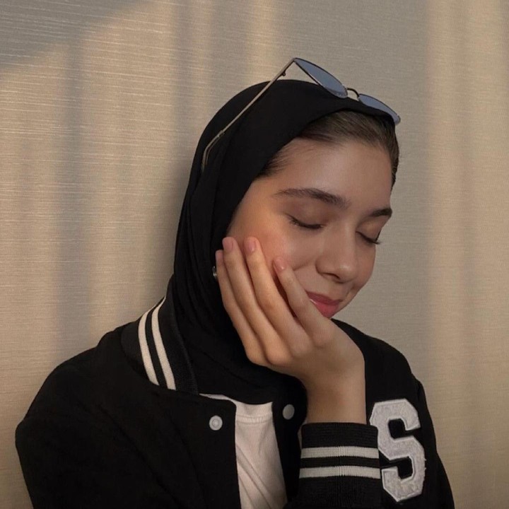 <p>Enggak hanya cantik, Isabel juga sangat berbakat, lho. Ia kerap membuat video saat <em>meng-cover</em> lagu artis-artis ternama. (Foto: Instagram: @isabel.azhari)<br /><br /><br /></p>