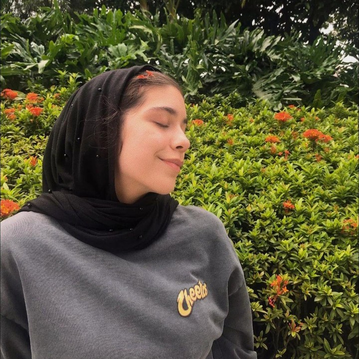 <p>Isabel juga kerap menggunakan nama sang Bunda di belakang namanya, nih. Misalnya saja akun Instagram dan TikTok-nya, Bunda. (Foto: Instagram: @isabel.azhari)</p>