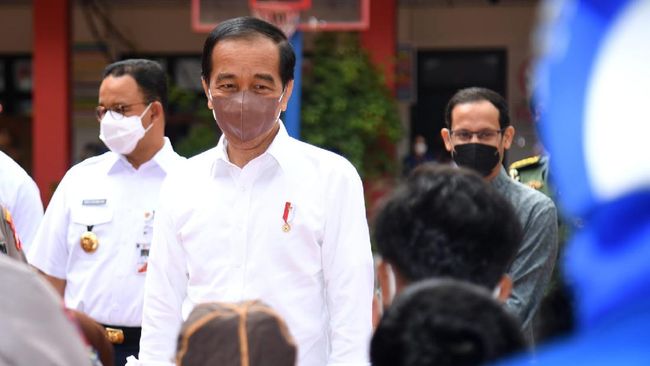 Jokowi Signs Presidential Decree Adding Deputy Minister Position for Risma