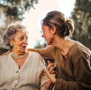 Kasih Tahu Mama Sekarang Juga, Menopause Tetap Glowing dengan 3 Skincare Ini