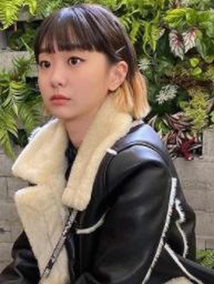 Tahun 2020 lalu, ia debut di layar kaca pertelevisian lewat drama Itaewon Class bersama aktor Park Seo Joon. Di tahun tersebut pula, namanya semakin dikenal dalam skala internasional bersamaan dengan popularitas serial Itaewon Class./ foto: instagram.com/d_a___m_i