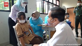VIDEO: Jokowi dan Anies Tinjau Vaksinasi Anak Usia 6-11 Tahun