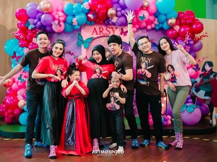 7 Momen Ulang Tahun Arsy Hermansyah, Gemas Bertema Film Mulan Bun