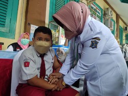 Vaksinasi 25.741 Anak Usia 6-11 Tahun di Surabaya Ditarget Rampung 10 Hari