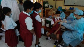 Vaksinasi Anak, 27 Ribu Siswa SD di Jatim Disuntik Sinovac