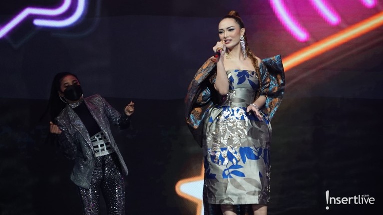 Zaskia Gotik Zaskia Gotik