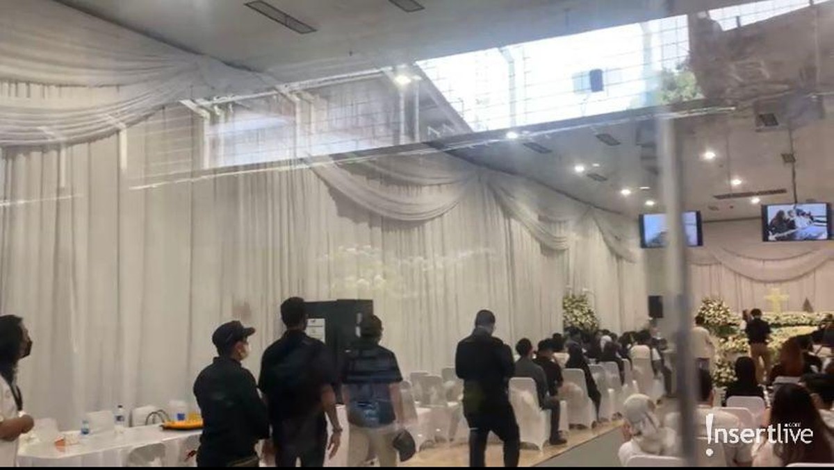 Asep Yusman&comma; ayah Gaga Muhammad mendatangi rumah duka didampingi pengacara dan teman-temannya&period; Yuk intip&excl;