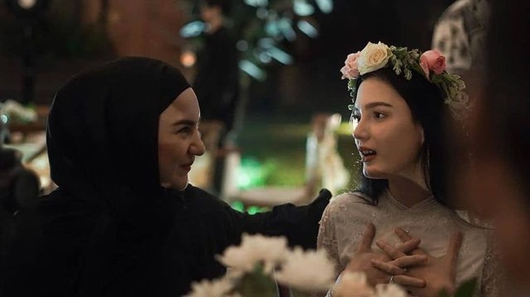 7 Momen Haru Aditya Zoni Lamar Kekasih Bule Selebgram Malaysia Kabar bahagia datang dari adik Ammar Zoni baru saja lamar kekasih bulenya, Yasmine Ow selebgram Malaysia. Yuk intip!