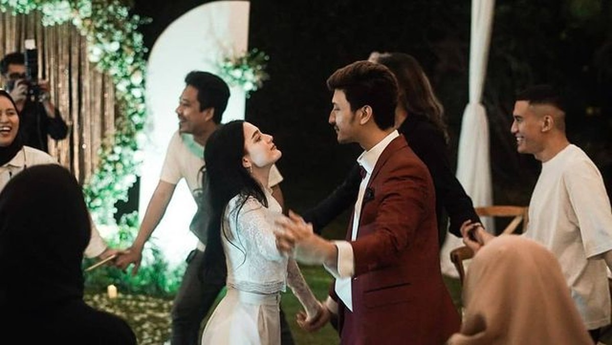 Kabar bahagia datang dari adik Ammar Zoni baru saja lamar kekasih bulenya&comma; Yasmine Ow selebgram Malaysia&period; Yuk intip&excl;