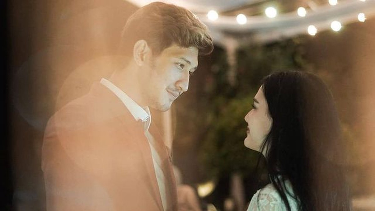 Kabar bahagia datang dari adik Ammar Zoni baru saja lamar kekasih bulenya&comma; Yasmine Ow selebgram Malaysia&period; Yuk intip&excl;