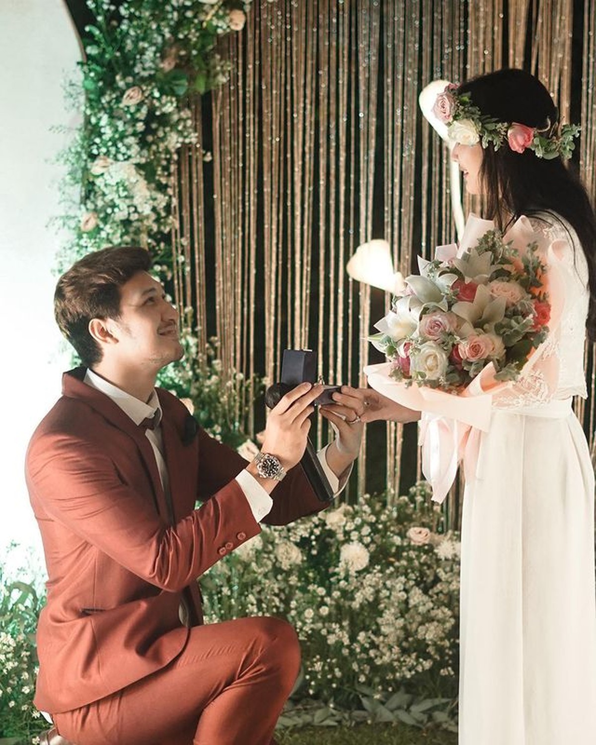 Kabar bahagia datang dari adik Ammar Zoni baru saja lamar kekasih bulenya&comma; Yasmine Ow selebgram Malaysia&period; Yuk intip&excl;