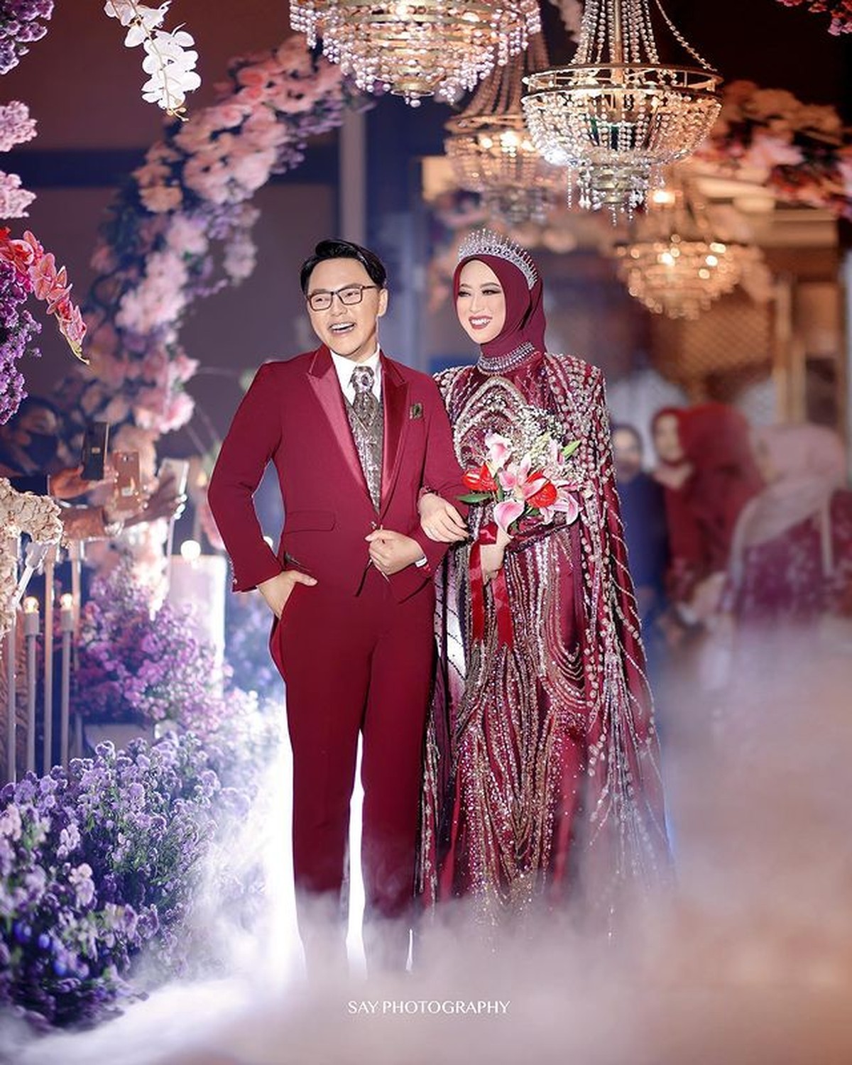 Setelah menggelar akad dan resepsi di Yogyakarta&comma; Danang pun gelar acara ngunduh mantu di Banyuwangi&period; Yuk intip&excl;