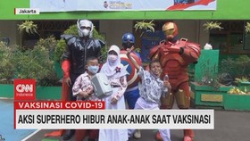 VIDEO: Aksi Superhero Hibur Anak-Anak Saat Vaksinasi