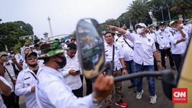 img-title Ribuan Kades Kumpul di GBK, Desak Jokowi Naikkan Dana Desa