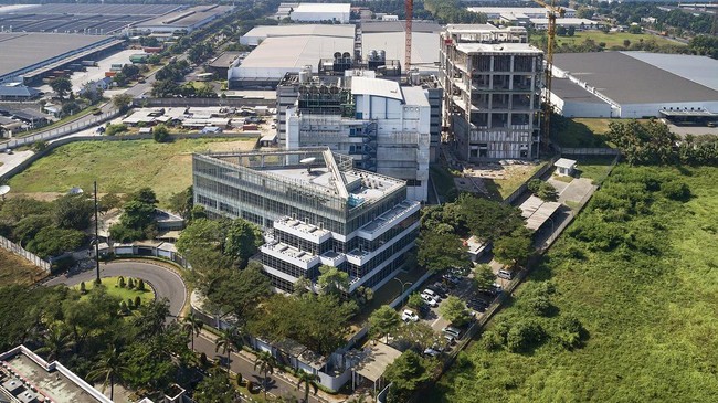 Tiga pendiri PT DCI Indonesia Tbk (DCII) menjadi pendatang baru dalam daftar 50 orang terkaya RI versi Forbes 2021 usai perusahaan IPO pada Januari lalu.