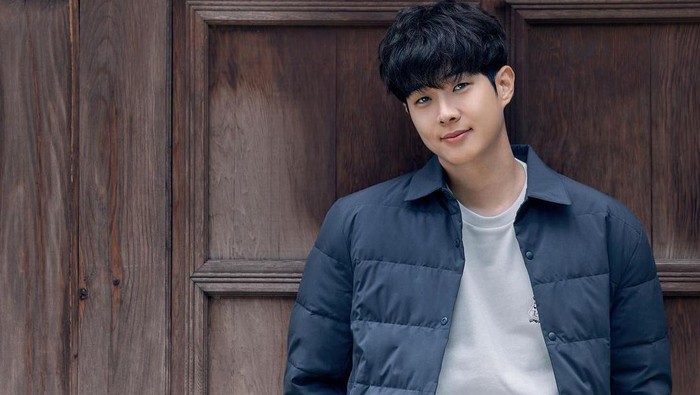 Ini Deretan Film Terkenal yang Dibintangi Aktor Chungmuro, Choi Woo Shik!