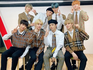 img-title Sukses Comeback, Member EPEX Jawab Pertanyaan Unik Fans Seluruh Dunia