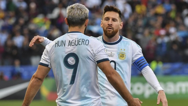 Mantan pemain timnas Argentina Sergio Aguero mengancam kompatriotnya Nicolas Otamendi jika mencederai Lionel Messi.