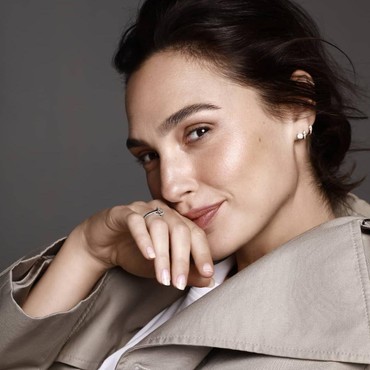 Gal Gadot Mengaku Suka Melahirkan, Kalau Bisa Seminggu Sekali