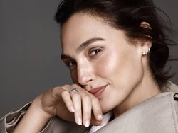 Keseruan Gal Gadot Bikin Cookies Bareng Sang Anak
