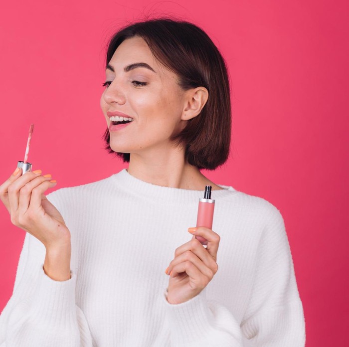 Gunakan lipstick warna nude