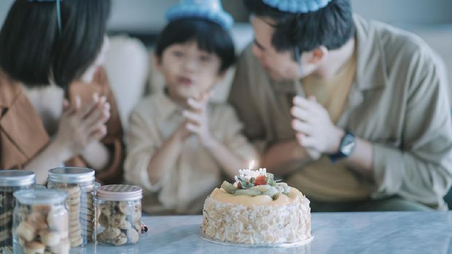 Merayakan ulang tahun tidak berlebihan adalah contoh