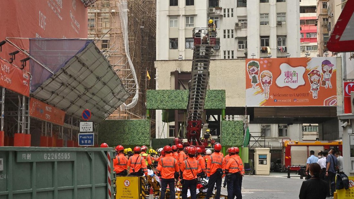 FOTO: 150 Orang Terjebak Jilatan Api di Gedung Hong Kong
