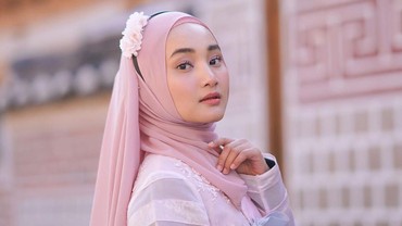 img-title Wajah Mejeng di Time Square New York, Fatin Shidqia Berlinang Air Mata