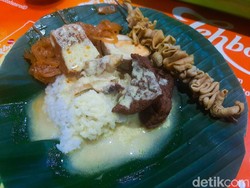 Gurih Mlekoh Nasi Ayam Bu Pini, Seporsi Komplet Cuma Rp 10 Ribu!