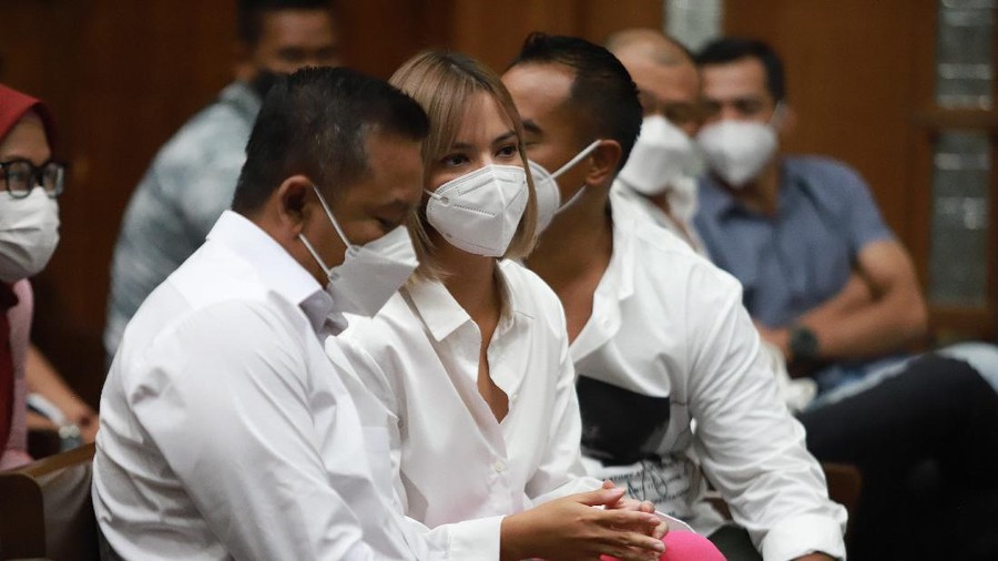 Nia Ramadhani dan Ardi Bakrie
