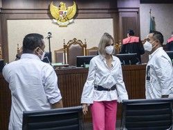Nia Ramadhani Tampil Fresh di Sidang Narkoba, Apa Sih Rahasianya?
