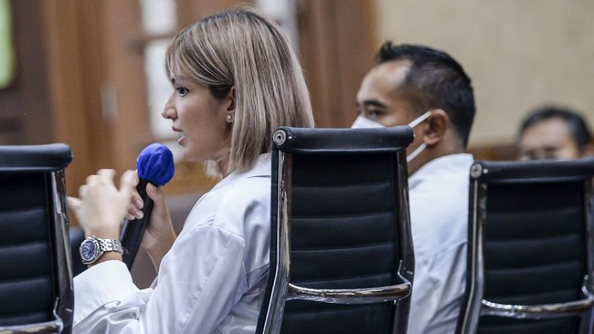 Jaksa sebelumnya telah menuntut hakim agar menghukum Nia Ramadhani dan Ardi Bakrie dengan rehabilitasi selama 12 bulan di RSKO Cibubur, Jakarta Timur.
