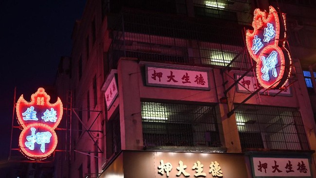 FOTO: Bisnis Seni Cahaya Neon Hong Kong yang Mulai Redup