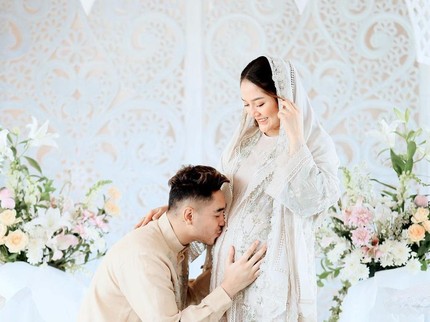 7 Potret Siti Badriah Hamil Anak Pertama, Makin Glowing dan Mesra dengan Suami