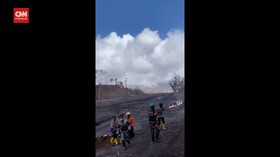 VIDEO: Momen Tim SAR Selamatkan Diri Dari Awan Panas Semeru