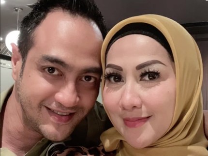 Ferry Irawan Buktikan Keseriusan, Beri Cincin Lamar Venna Melinda