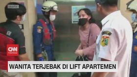 VIDEO: Wanita Terjebak di Lift Apartemen