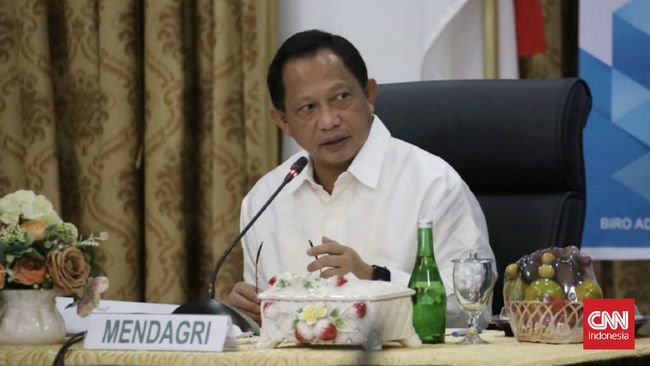 Rapat batal digelar karena Menteri dalam Negeri (Mendagri) Tito Karnavian selaku wakil pemerintah mendadak bertemu dengan Presiden Joko Widodo.
