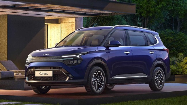 Carens meluncur di Jakarta Auto Week, sudah bisa dipesan namun harganya belum diumumkan.